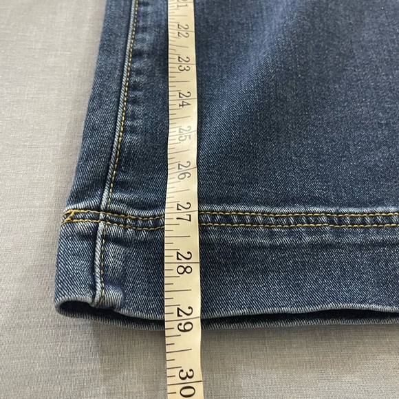 Classic Blue Mid Rise Wide Leg Women's Jeans size Small - Picture 8 of 8